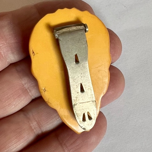 Vintage BAKELITE Butterscotch Dress Clip - Picture 6 of 9